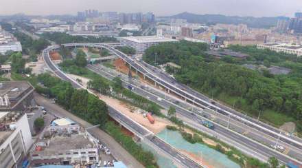 梅观高速公路华为立交桥