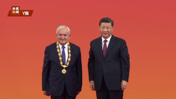 让-皮埃尔·拉法兰获授“友谊勋章”