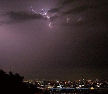 强对流天气造就大自然奇观
