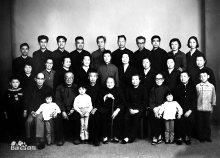 关家合影，关肇直