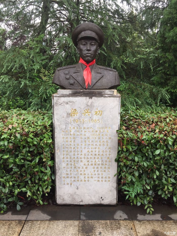 吉安县将军公园梁兴初铜像