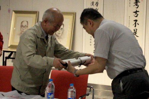 给清华大学文科图书馆捐赠作品