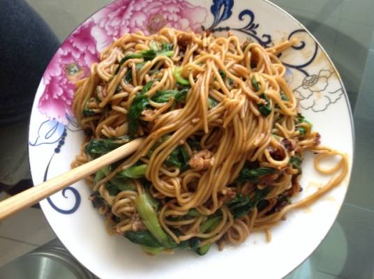 鸡毛菜肉丝炒面条