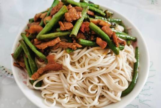 猪肉豆角拌面