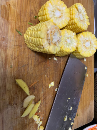 玉米排骨汤制作步骤