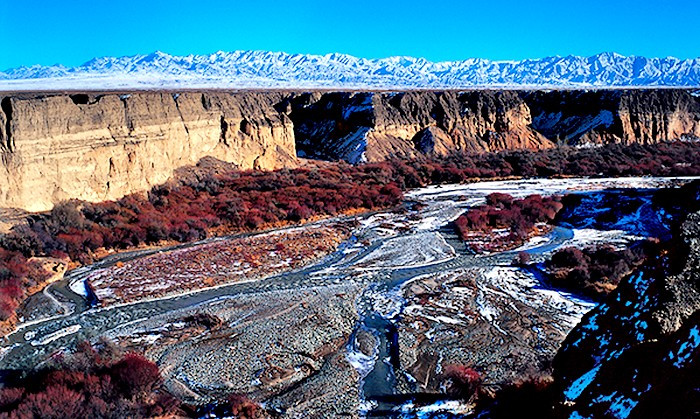 党河峡谷及野马南山