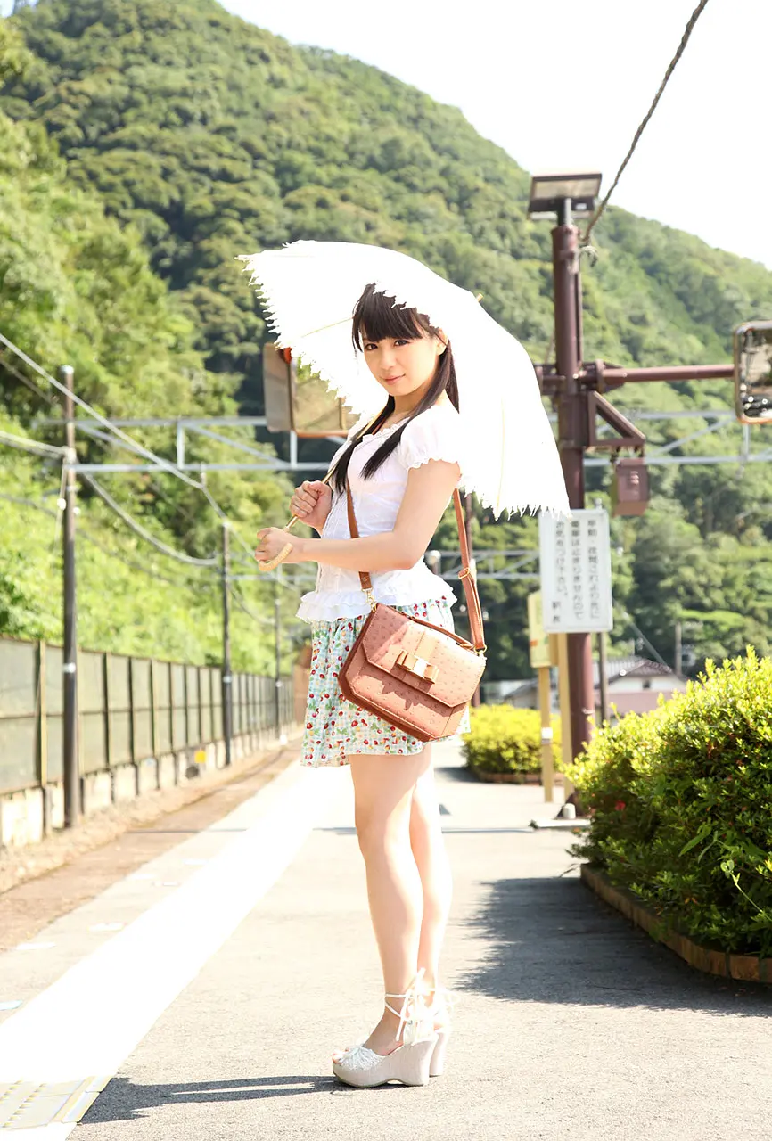 栗林里莉