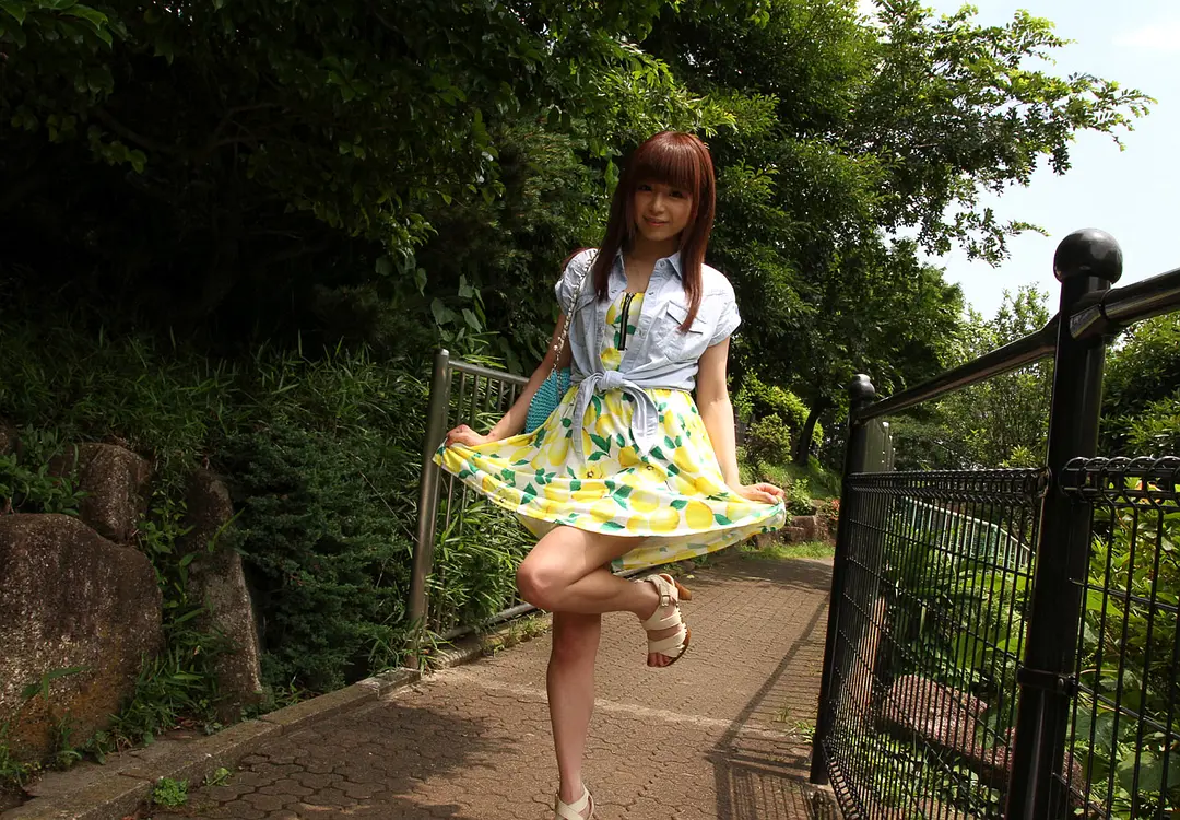 栗林里莉