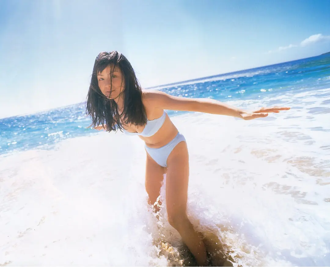 城麻美 