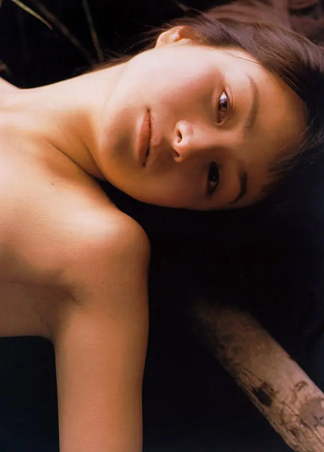 城麻美 