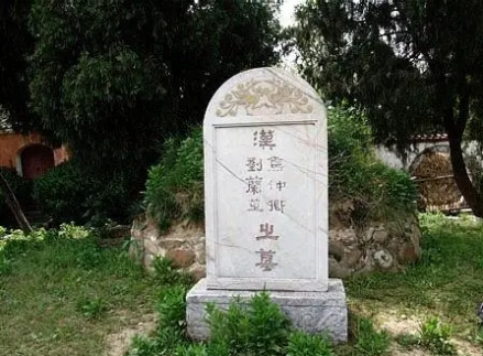 焦仲卿、刘兰芝墓地