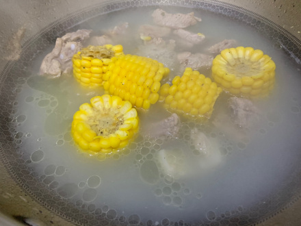 玉米排骨汤制作步骤