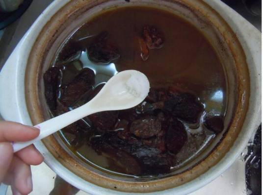 红酒炖草根汤