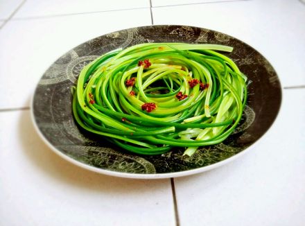 手撕蒜薹
