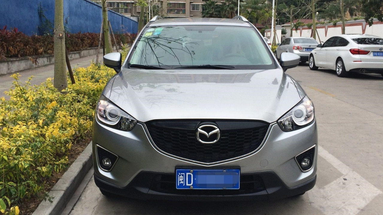 一台福建牌照的2015款初代CX-5