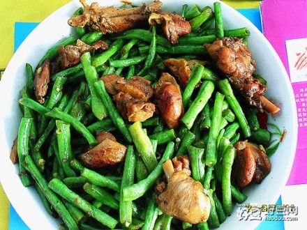 豆角炒鸡肉 