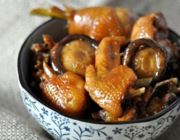 香菇焖鸡肉
