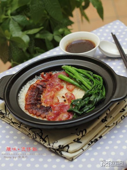 广式腊味煲仔饭 