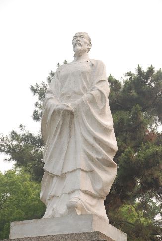 屈原塑像