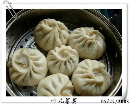 蒸屉上的包子