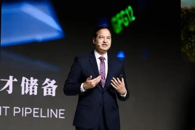 欧莱雅北亚及中国运营部高级副总裁潘凯杰发表演讲 