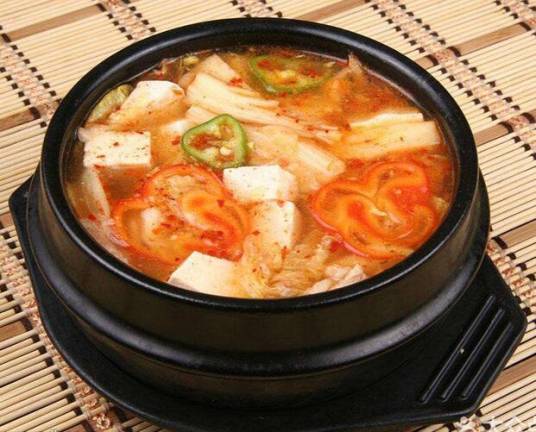 韩式石锅泡菜汤