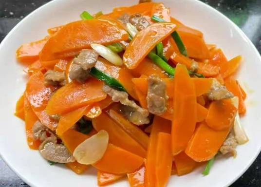 胡萝卜炒肉片