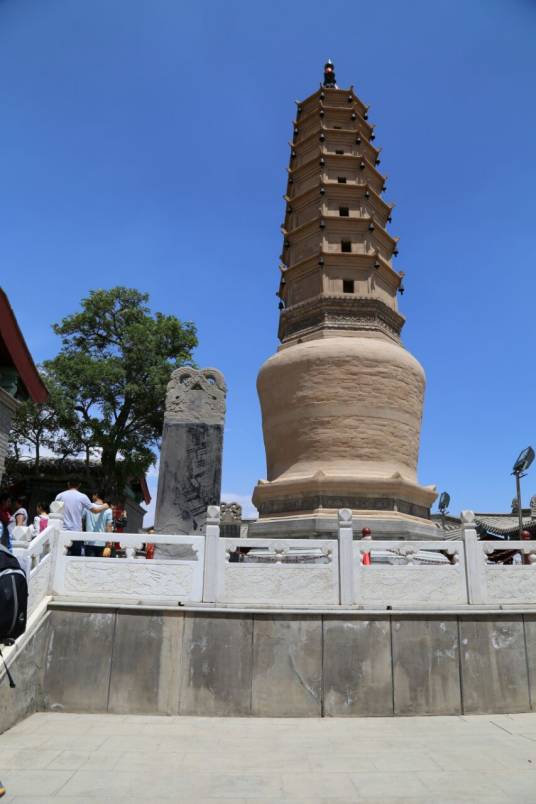 金城白塔