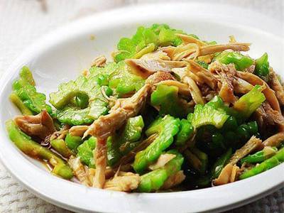 香辣鸡丝拌苦瓜