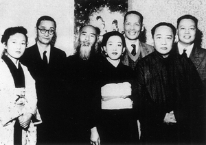 左三张大千，右三黄君璧，右二溥心畲