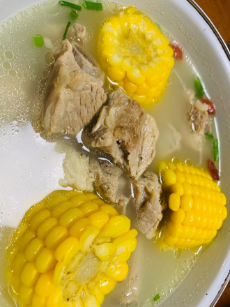 玉米排骨汤成品