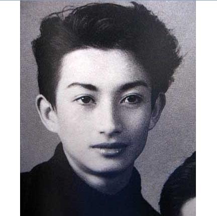 美轮明宏的图片