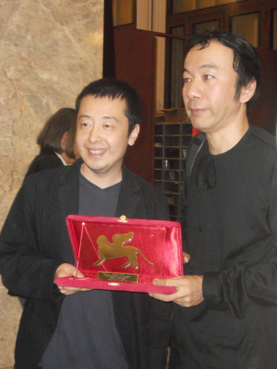 冢本晋也的图片