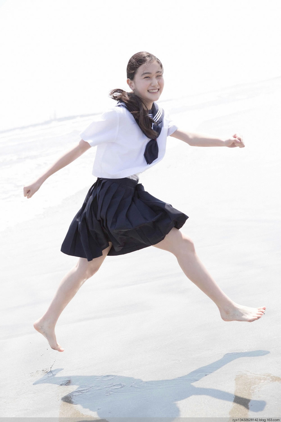 山口麻友的图片