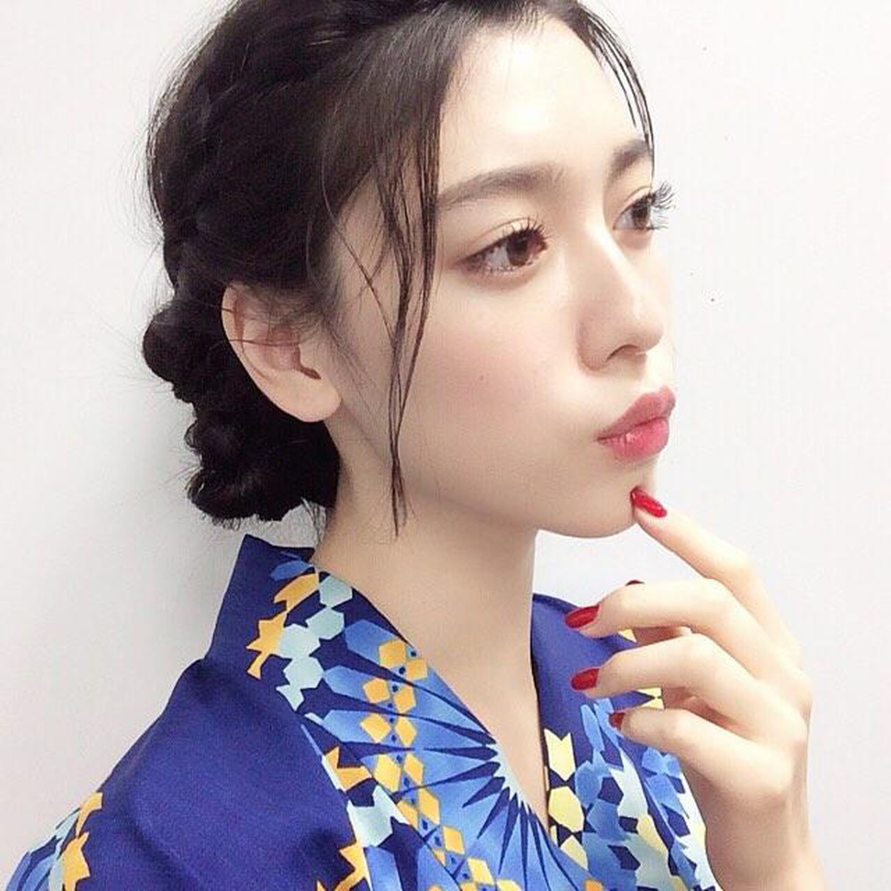 三吉彩花的图片