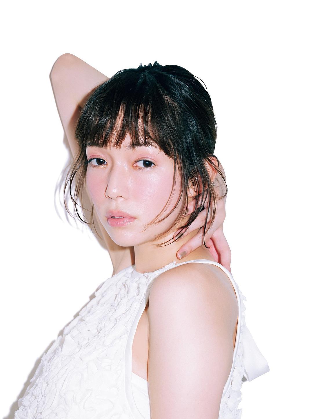 佐藤栞里的图片