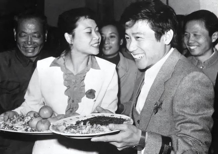 郭跃华（右二）与沈雁婚礼照