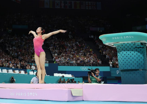 安昌玉巴黎奥运会竞技体操跳马比赛照