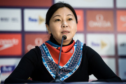 新闻发布会上的周继红