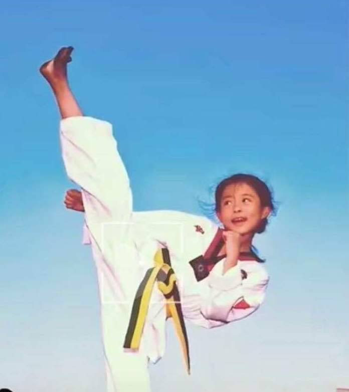 龚莉小时候