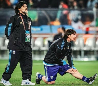 2010年南非世界杯（左）