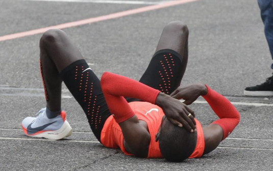 基普乔格在“耐克破两小时计划”马拉松挑战中