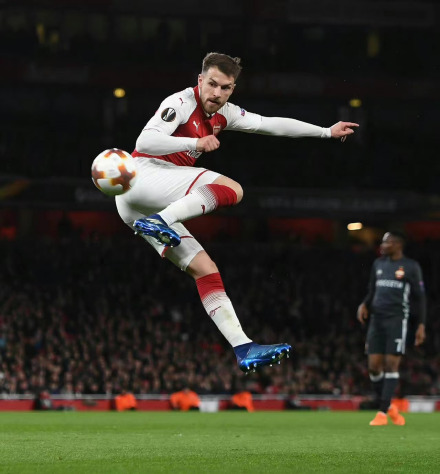 对阵中央陆军梅开二度