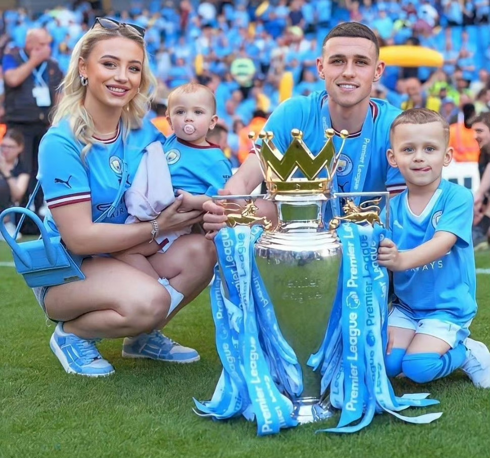 福登一家（2023年英超冠军留影）