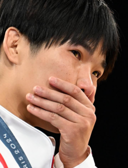 中国选手马振昭在颁奖仪式上落泪