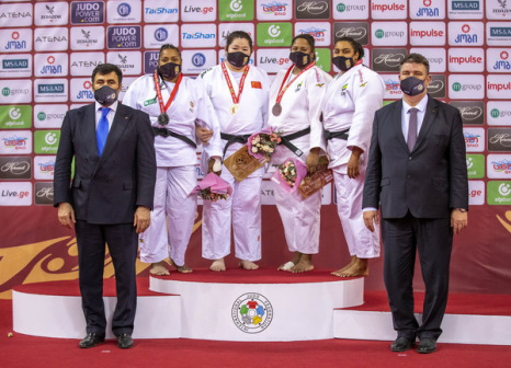 2021年世界柔道大满贯徐仕妍（左三）获得+78公斤级金牌