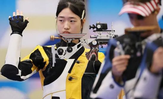 黄雨婷在比赛中