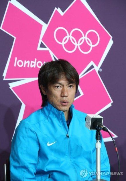 伦敦奥运期间出席新闻发布会