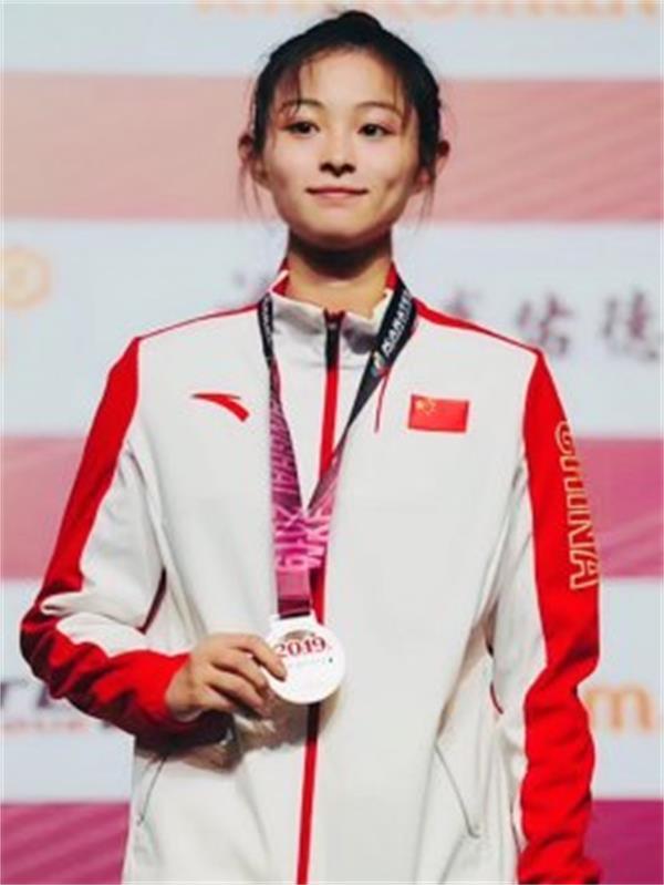 龚莉获奖
