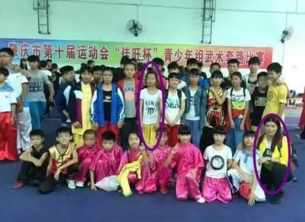 曾文蕙（二排右七）与启蒙教练（前排右一）
